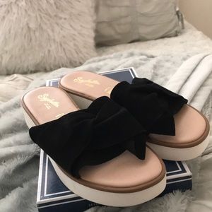 Seychelles coast black suede sandals